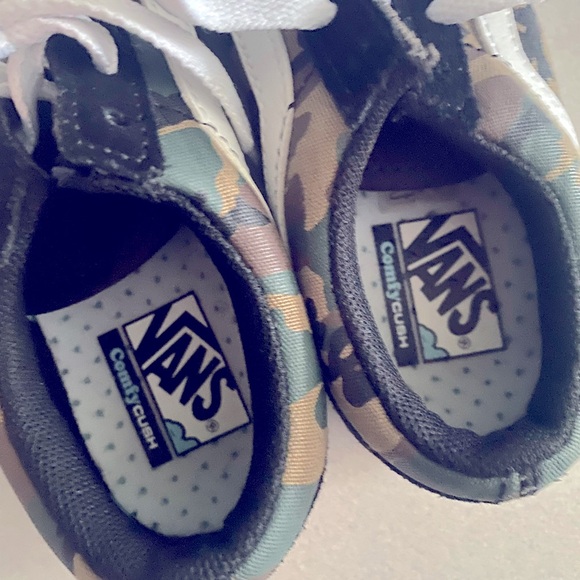 Vans Black and Camo Old Skool Sneakers with Signature Stripe - Picture 7 of 11